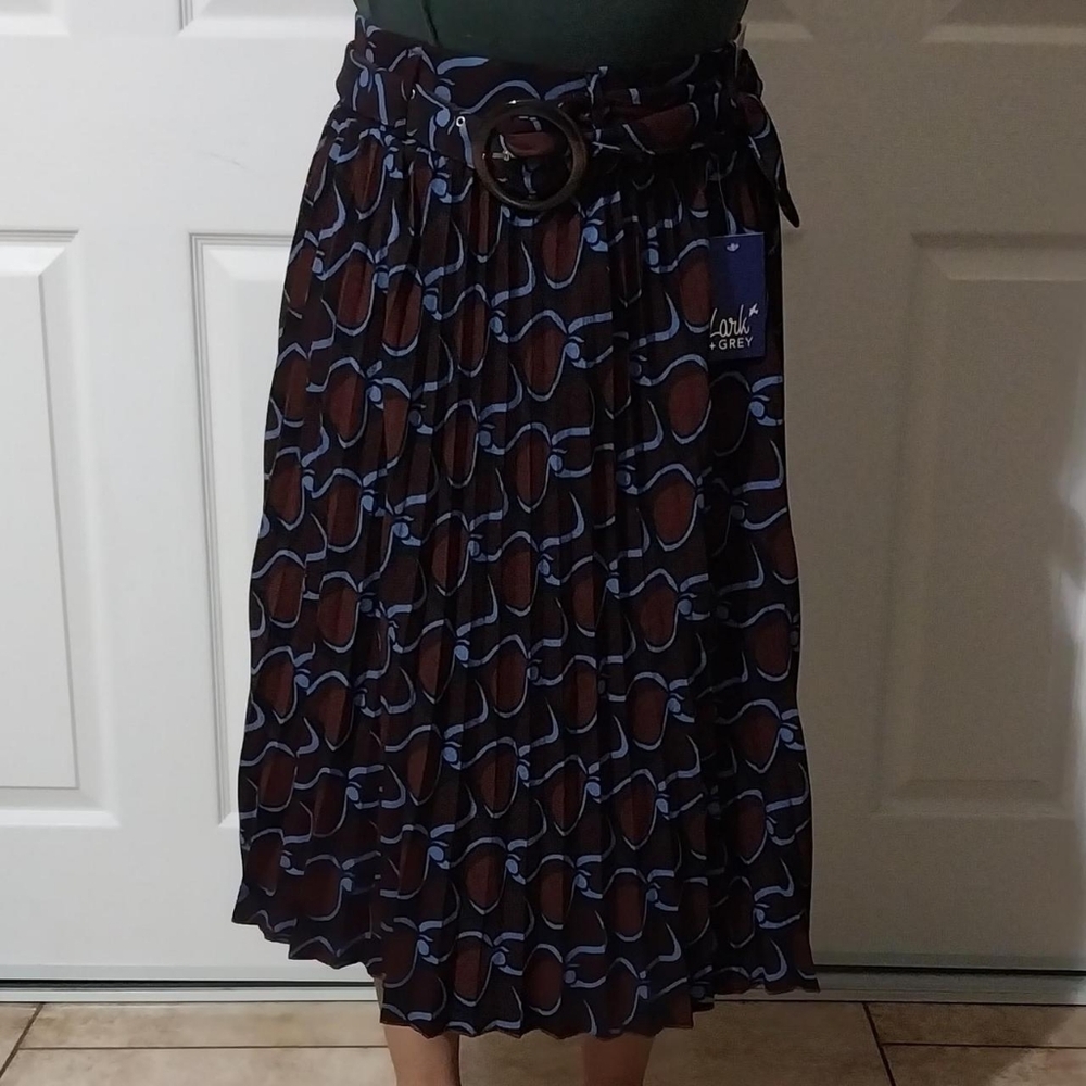 Elegant Dark Purple and Blue Patterned Skirt Brand: Lark + Grey